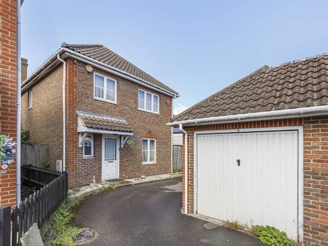Compass Close, Ashford TW15, 4 bed detached house to rent, £2,495 pcm | PrimeLocation