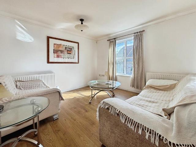 Compass House, Reading, RG1 2 bed flat to rent £1,350 pcm £312 pw