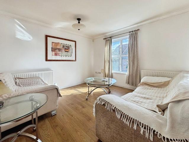 Compass House, Reading RG1, 2 bed flat to rent, £1,350 pcm | PrimeLocation