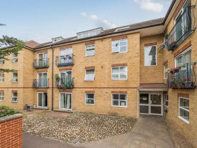 Compass Lane, Bromley, BR1 2 bed flat to rent £1,800 pcm £415 pw