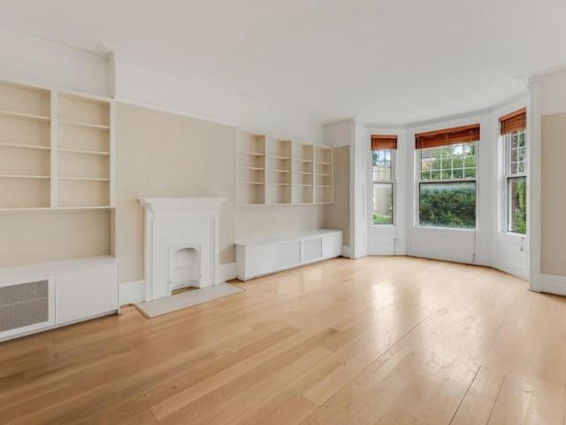 Compayne Gardens, South Hampstead, NW6 3 bed flat to rent £4,992 pcm £1,152 pw