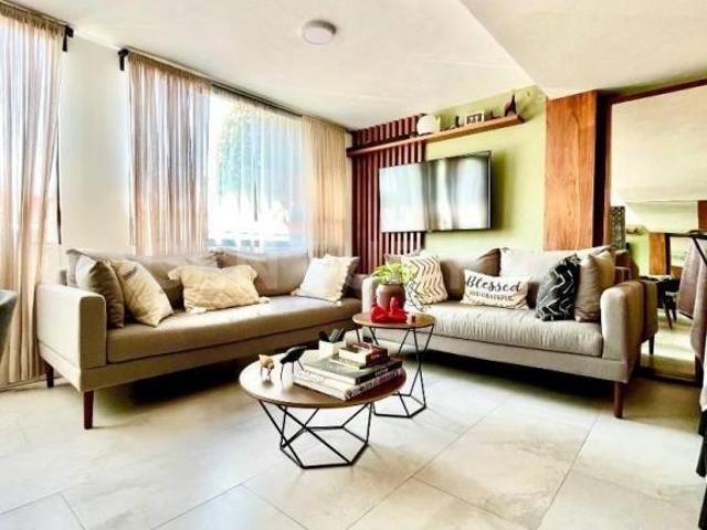 Completamente remodelado, en calle Cda a media cuadra de Av Sn Jeronimo