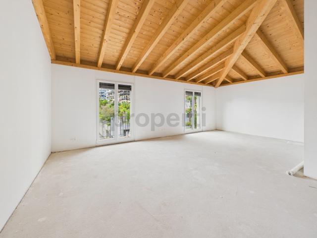 Completamente Restaurato a Nuovo & Finiture Moderne / Komplett Saniert & Moderne Ausstattung