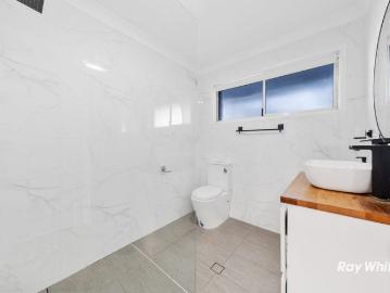 Complete Dual Living with Multiple Entertainment Areas in the Heart of Macgregor