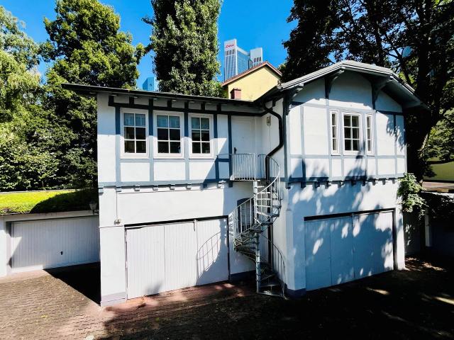 Complete house in the courtyard on 2 levels with sauna, private terrace, 2 bedrooms, 2 bathrooms and car park in Frankfurt Westend, Frankfurt Amsterdam Apartments for Rent