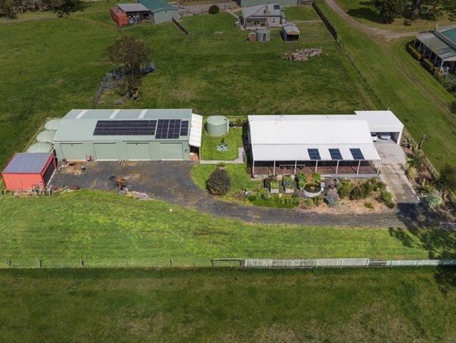 Complete infasctruture | Country views | Private living but only minutes from town