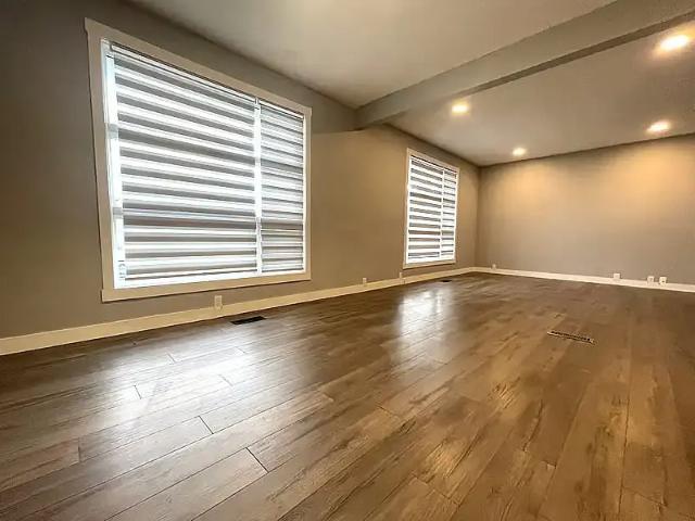 Completely Renovated 3 Bed Main Floor | Across from Park | Quiet | — 3 Bedrooms Main Floor