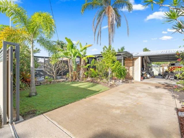 Completely Renovated Coastal Stunner Walking distance to Esplanade