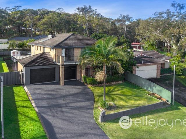Completely Renovated Large Family Home in Sought After Dead End Street