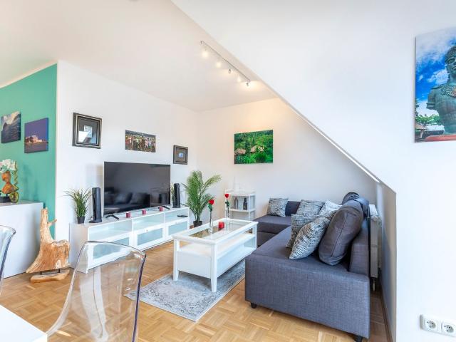 Completely renovated maisonette flat in central Nippes with underground parking and lift, Koln Amsterdam Apartments for Rent