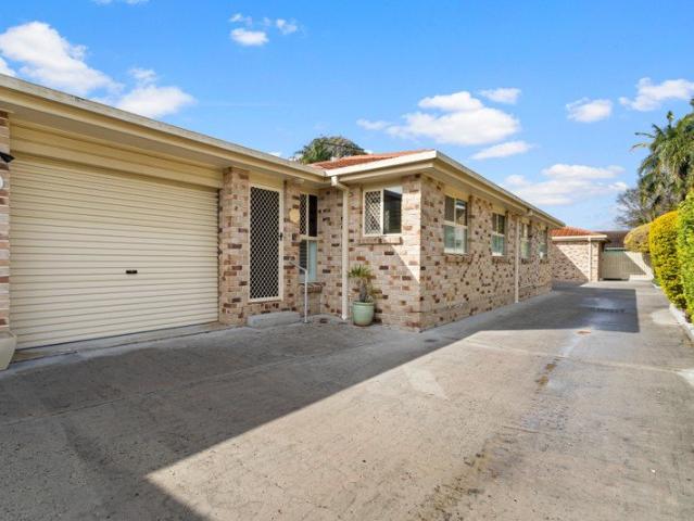 Complex of Only 4, Single Level Comfort & Coastal Convenience