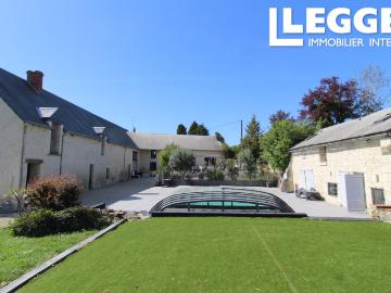 Complexe de gîtes avec piscine, salle de réception et vue imprenable