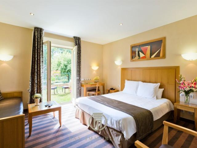 Complexe immobilier avec moulin, restaurant, bar et maison d. 1457m² Vichy