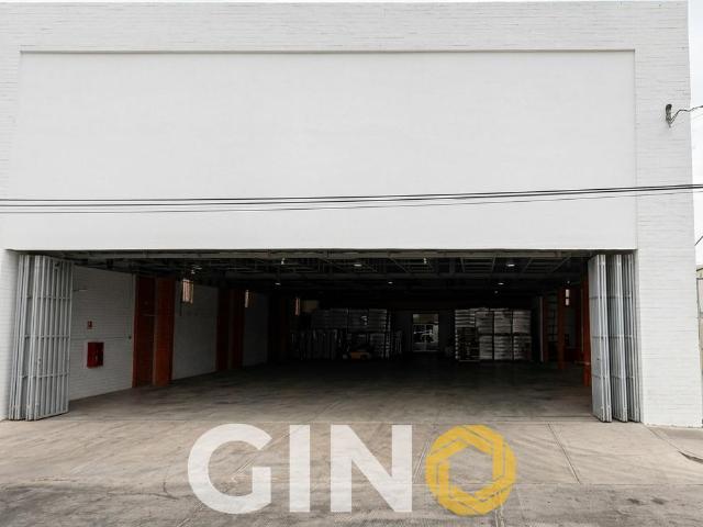 Complejo Comercial e Industrial con Showroom y Bodega EN RENTA
