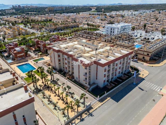 Complejo Residencial Regenerado en Lomas de Cabo Roig Apar. 69m² Orihuela Costa