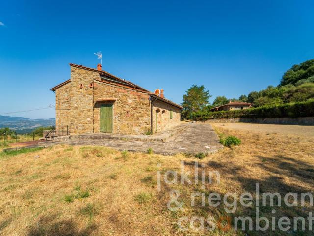 Complesso colonico con piscina in posizione panoramica a 30. 1030m² Reggello