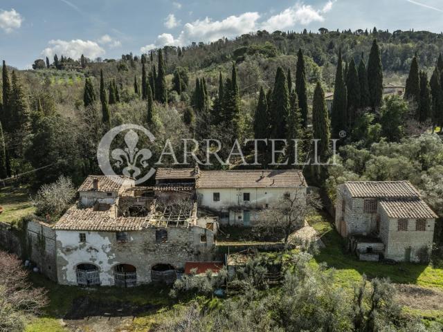 Complesso immobiliare di circa 830mq con terreno di 4 ettari. 830m² San Casciano in Val di Pesa