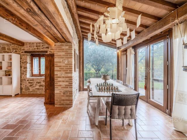 Complesso immobiliare in classe A4 con giardino e terreni 880m² Assisi