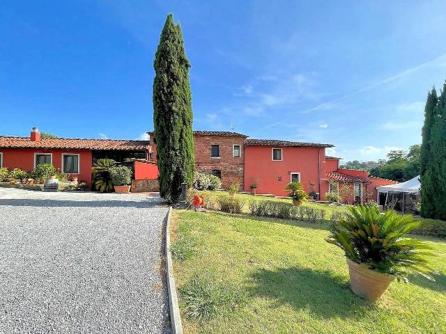 Complesso immobiliare in stile rustico Toscano di ampia supe. 600m² Montecarlo