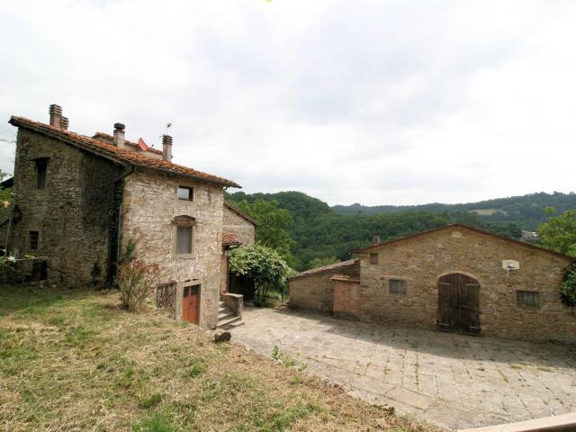 Complesso immobiliare panoramico con ampio terreno in vendit. 510m² Barberino di Mugello