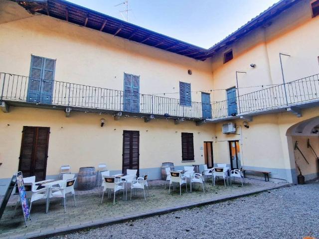 Complesso storico a reddito, Sillavengo NO: 300 mq, 5 loca. 300m² Sillavengo