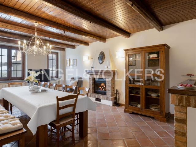 Complesso panoramico con piscina in collina 700m² Murisengo