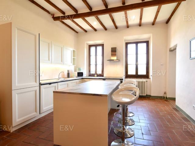 Complesso rurale con attività ricettiva tra la Val d’Ambra e. 735m² Civitella in Val di Chiana