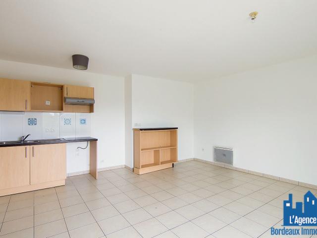 COMPROMIS SIGNE. EXCLUSIVITE ! BASSENS APPARTEMENT TYPE 3 D'ENVIRON 62,5 M2 AU DERNIER ETAGE AVEC BALCON + DEUX PLACES DE PARKING. Benoît TREMENT O6 51 26 22 32