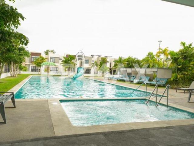 Casa en Venta en Portovela Residencial 3 Recámaras Frente a Alberca y Casa Club Gimnasio Seguridad 2