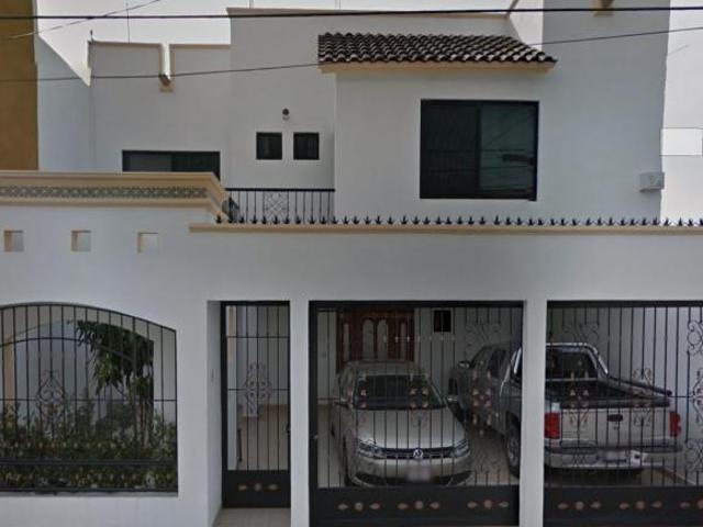 COMPRA HOY¡ HERMOSA CASA CON EXCELENTE UBICACION EN MONTEBELLO AGUASCALIENTES