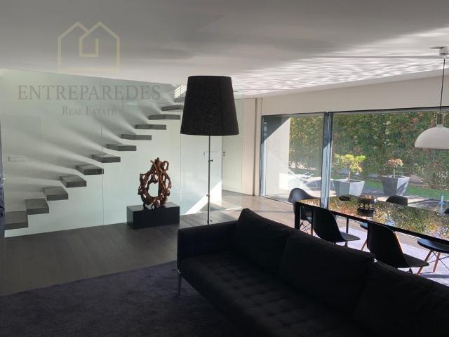 Comprar moradia T3 de luxo com piscina em Vila Nova de Gaia. 245m² Mafamude