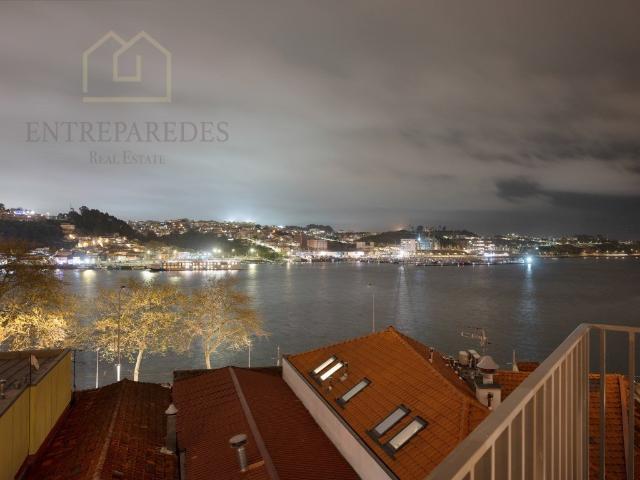Comprar Apartamento T3 Duplex de Luxo com Vista Rio Douro |. 120m² Lordelo do Ouro e Massarelos