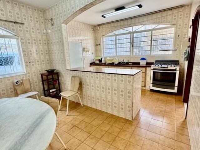 Comprar/vendo: Casa sobrado com edícula a venda para uso residencial ou comercial na Vila Arens, J