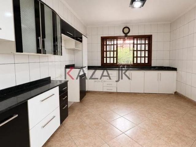 Comprar/vendo: Casa sobrado à venda no Jardim Ermida II, Jundiaí, SP com 2 suítes, sala, cozinha pla