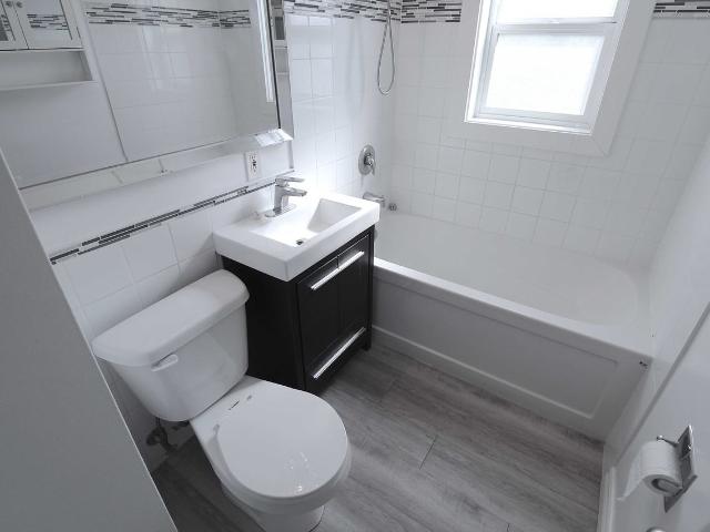 Compton Court Apartments Studio Apartment for Rent at 11310 109 Ave Nw, Edmonton, AB T5H 1E2 Queen Mary Park