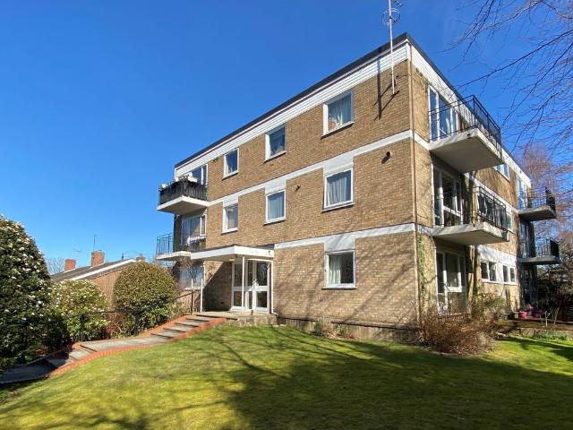 Compton Court, Upper Edgeborough Road, Guildford, Surrey GU1, 1 bed flat to rent, £1,395 pcm | PrimeLocation
