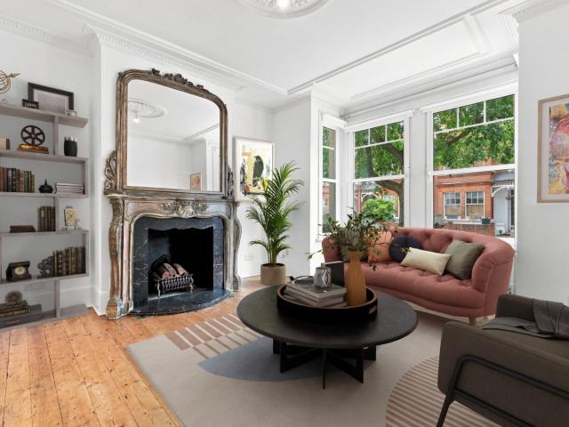 Compton Crescent, Grove Park, W4