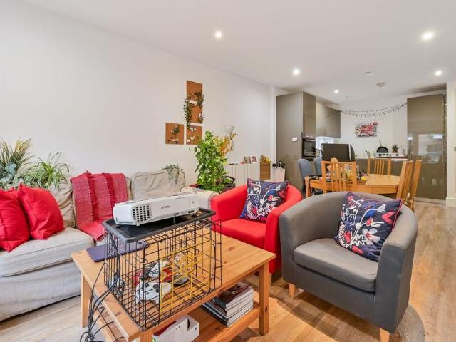 COMPTON HOUSE, Woolwich, London, SE18 1 bed flat to rent £2,100 pcm £485 pw