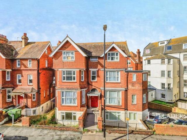 Compton House, 24 Compton Street. 2 bed flat to rent £1,100 pcm £254 pw