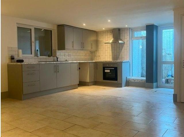 Compton Road, Leicester LE3, Studio to rent, £670 pcm | PrimeLocation