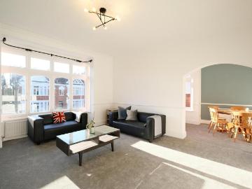 Compton Road, Winchmore Hill 3 bed flat to rent £2,500 pcm £577 pw