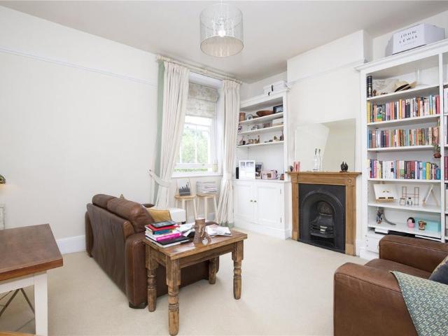 Compton Terrace, Islington, London, N1 2 bed apartment to rent £3,000 pcm £692 pw