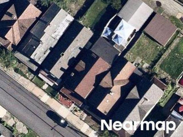 Comrie Ave
