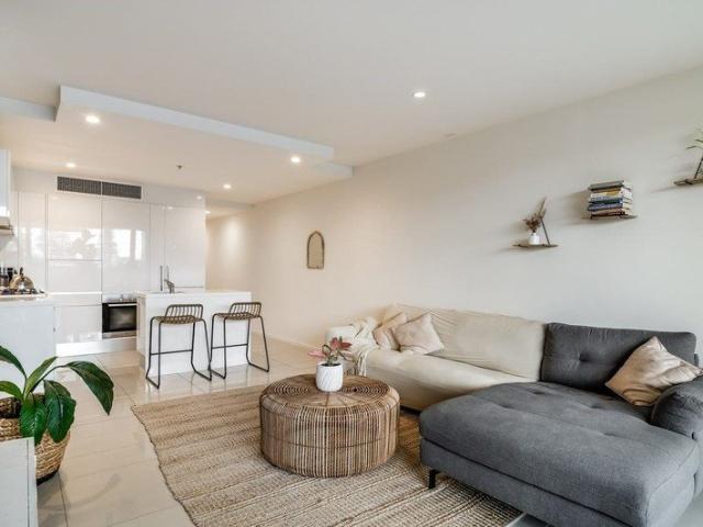 CONTACT AGENTS TO ARRANGE VIEWING!