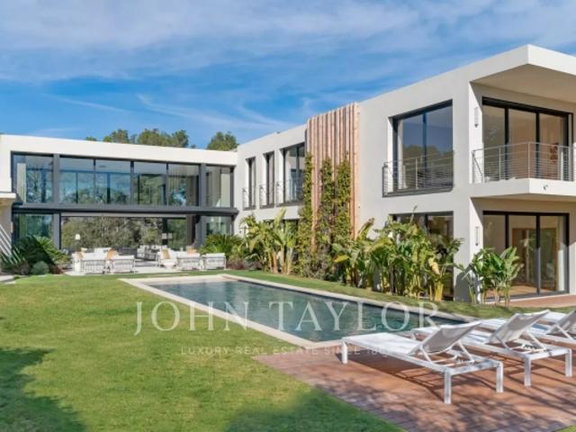 Contemporaine neuve dans domaine fermé