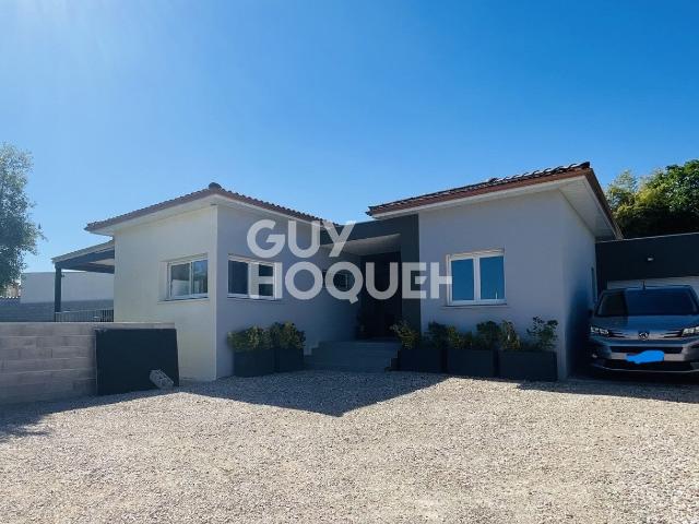 Contemporaine de plain pied: piscine, 3 chambres, bureau et grand garage