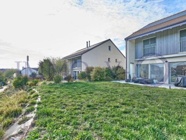 CONTEMPORAINE ET SPACIEUSE AVEC JARDIN AVEC SITUATION IDEALE