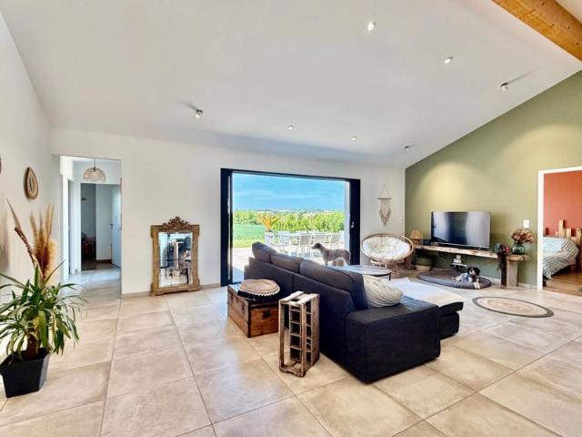 Contemporaine T4 de 130 m² sur 1184 m² de terrain