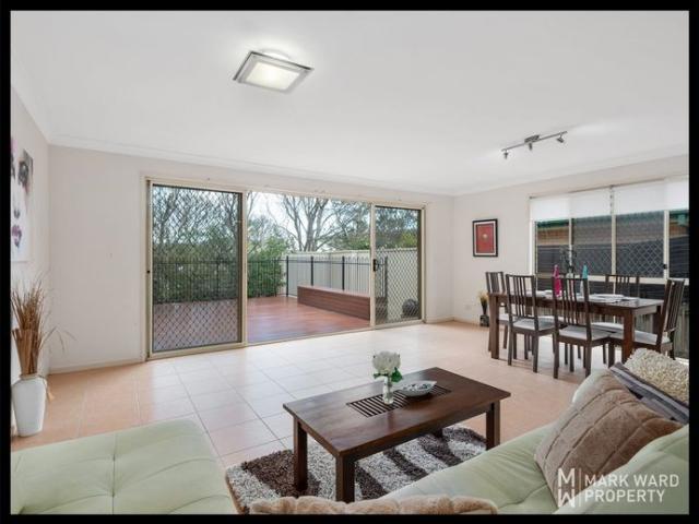 CONTEMPORARY 3 BED HOUSE WITH SPACIOUS ENTERTAINING DECK