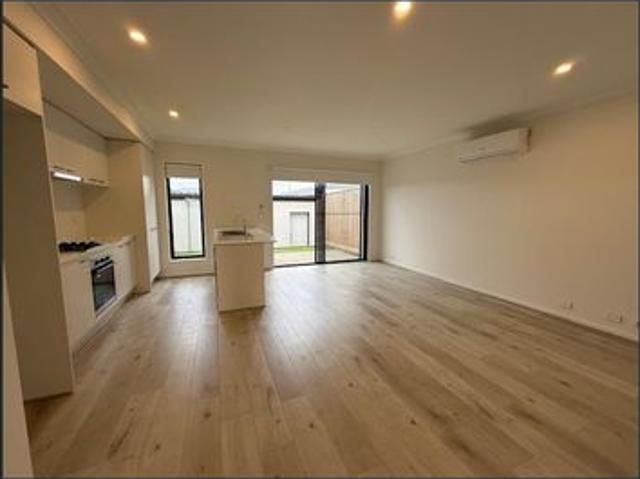 Contemporary 3 Bed Townhouse in Wollert